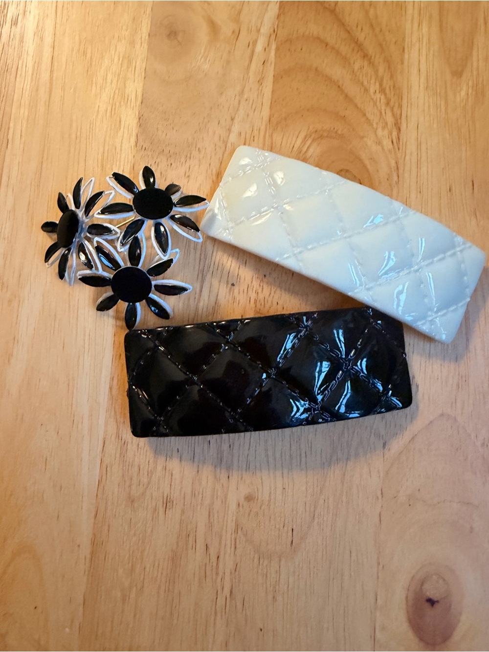 Mod Black and White Quilted Patent Barrette / broach - Women Bags
